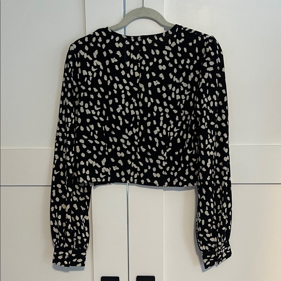 Black and Cream Patterned Blouse - Picture 7 of 8